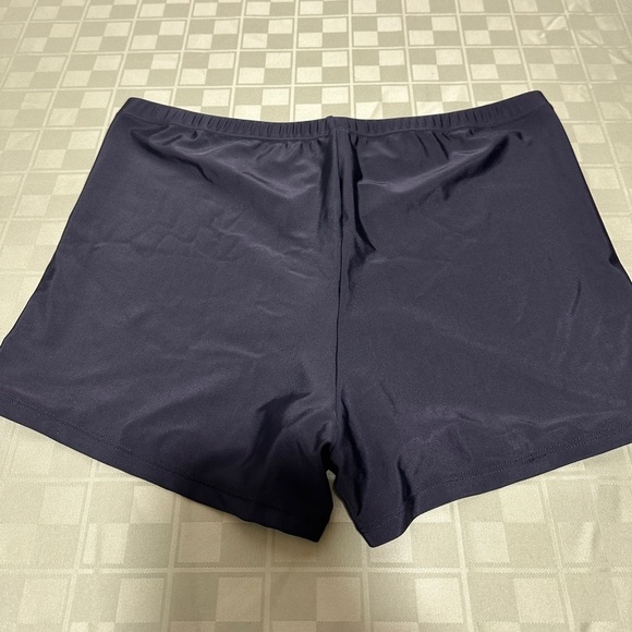 Woman’s swim shorts - Picture 2 of 3
